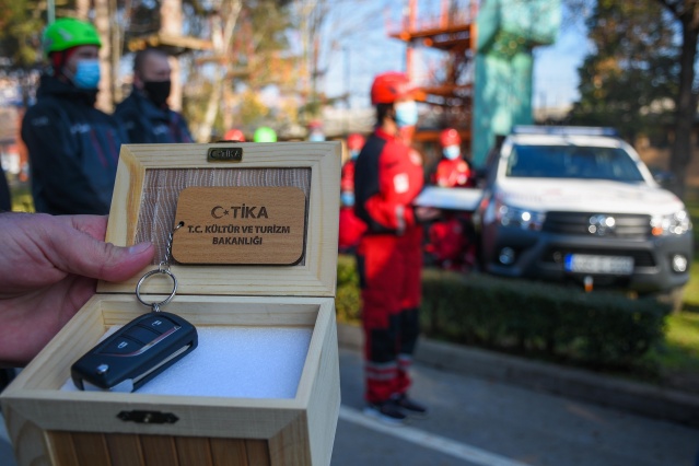 TİKA,  Bosna Hersek'teki arama kurtarma ekibine arazi aracı desteği sağladı 6