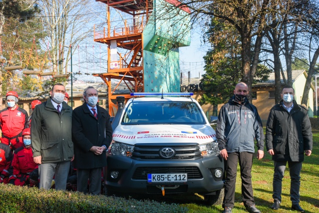 TİKA,  Bosna Hersek'teki arama kurtarma ekibine arazi aracı desteği sağladı 11