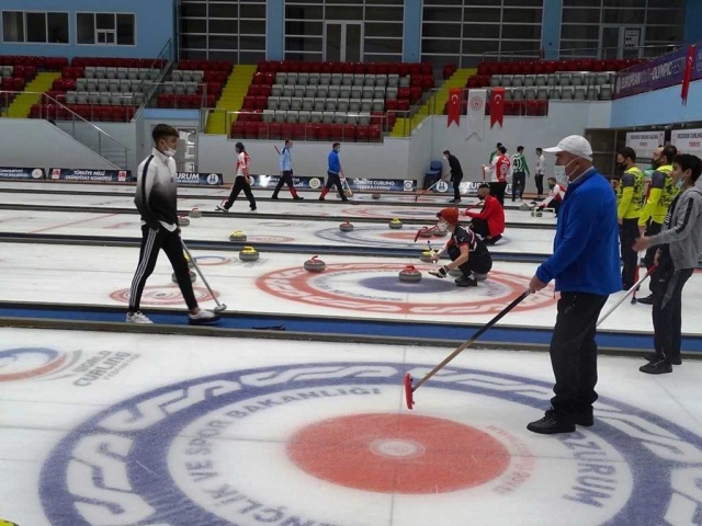 Erzurum'da "Esra Çakmur Curling 2. Lig Müsabakaları" başladı 5