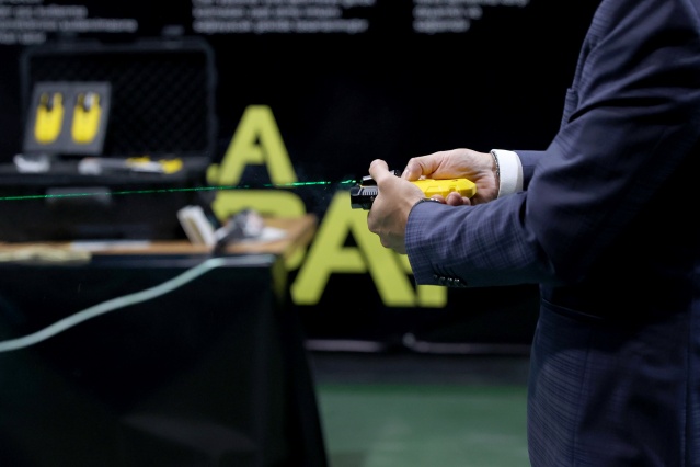 Uzaktan kelepçeleme cihazı "BolaWrap" Türkiye'de 1