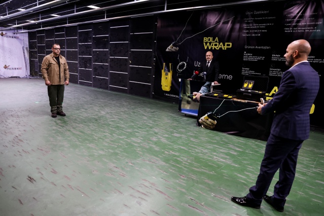 Uzaktan kelepçeleme cihazı "BolaWrap" Türkiye'de 9