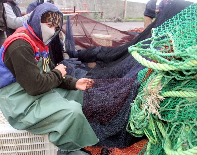 Karadeniz'de balıkçılar ağları "hamsi" için onarıyor 13