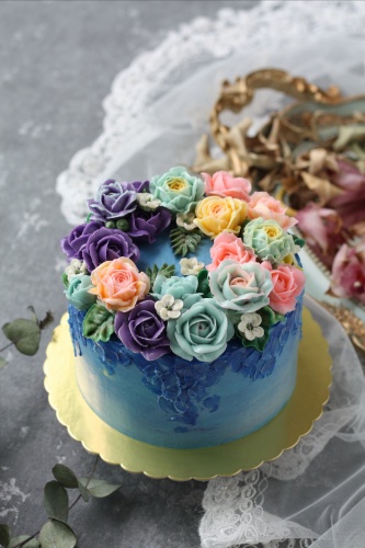 Kesilmeye kıyılamayan pastalar tasarlıyor 7