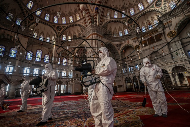 Fatih'teki camiler dezenfekte ediliyor 27