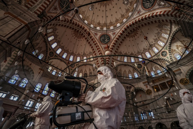 Fatih'teki camiler dezenfekte ediliyor 23