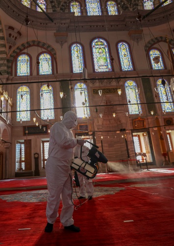 Fatih'teki camiler dezenfekte ediliyor 10