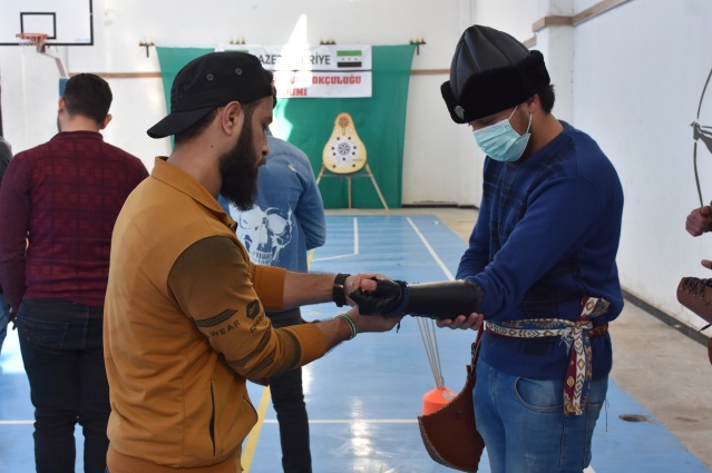 Suriye'nin kuzeyindeki Azez'de ilk okçuluk okulu açıldı 9