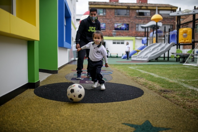 Kolombiya'da okullar yeniden açıldı 19