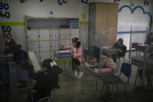 Kolombiya'da okullar yeniden açıldı 23