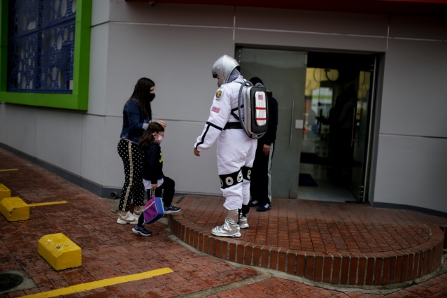 Kolombiya'da okullar yeniden açıldı 13