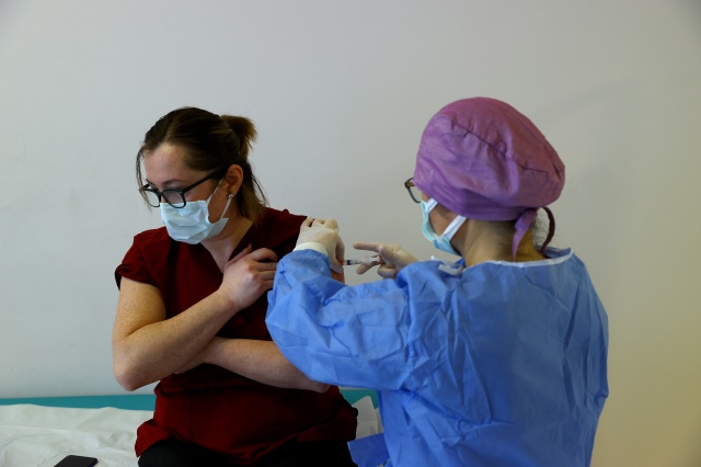 CoronaVac aşısının ikinci dozu yapılmaya başlandı 8