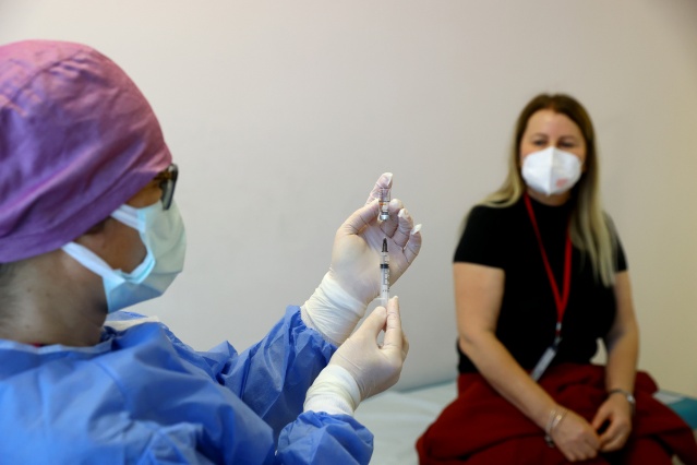 CoronaVac aşısının ikinci dozu yapılmaya başlandı 5