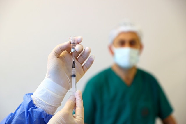 CoronaVac aşısının ikinci dozu yapılmaya başlandı 1