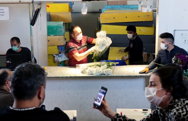 Çiçek mezatlarını "altın gün" heyecanı sardı 3