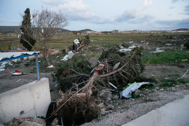 İzmir'de hortumun verdiği hasar gün aydınlanınca ortaya çıktı 23