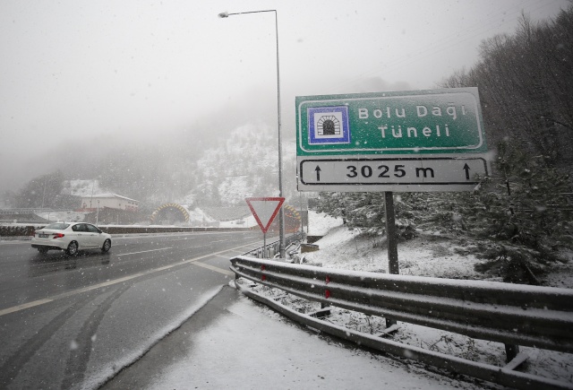 Bolu Dağı'nda kar yağışı başladı 1