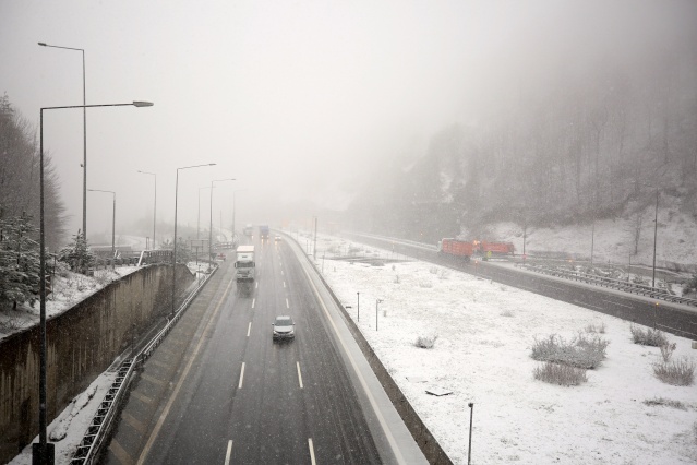Bolu Dağı'nda kar yağışı başladı 5