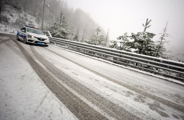Bolu Dağı'nda kar yağışı başladı 8