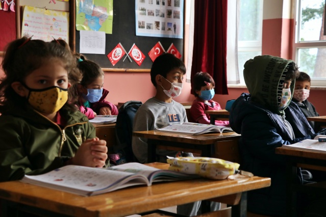 Köy okullarında yüz yüze eğitim başladı 2