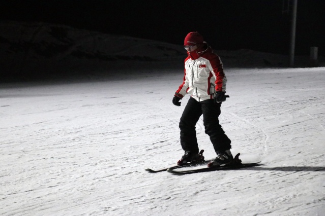 Küpkıran Kayak Merkezi'nde gece kayak keyfi 13