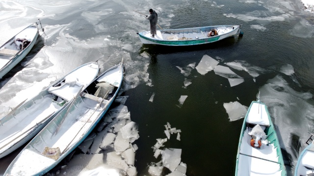 Türkiye'nin en büyük tatlı su gölü buz tuttu 21