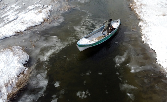 Türkiye'nin en büyük tatlı su gölü buz tuttu 1