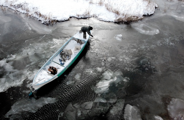 Türkiye'nin en büyük tatlı su gölü buz tuttu 18