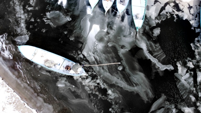 Türkiye'nin en büyük tatlı su gölü buz tuttu 13