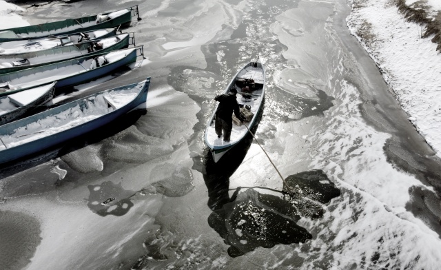 Türkiye'nin en büyük tatlı su gölü buz tuttu 2
