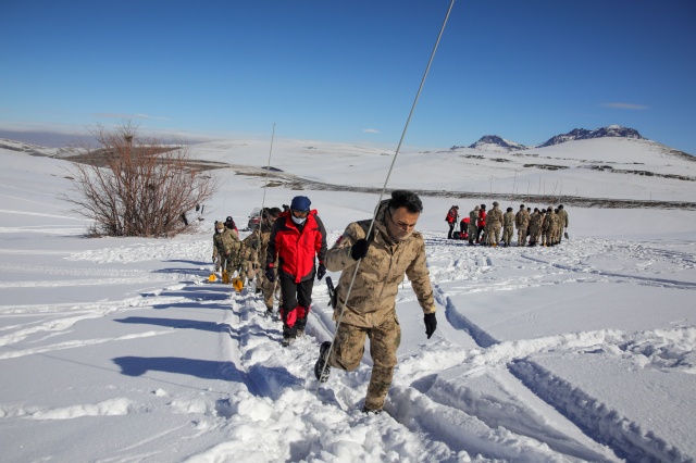 Van'da "çığ timi" afetlerle mücadeleye hazır 8