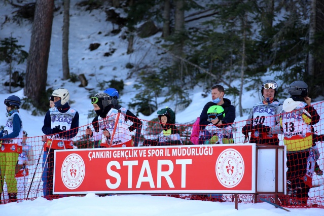 Diplomatik Kayak Yarışı,  Yıldıztepe Kayak Merkezi'nde başladı 15