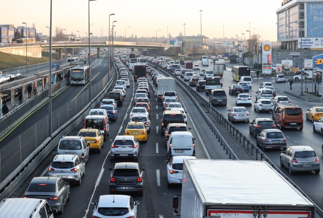 İstanbul'da hafta,  kısıtlama sonrası hareketli başladı 5