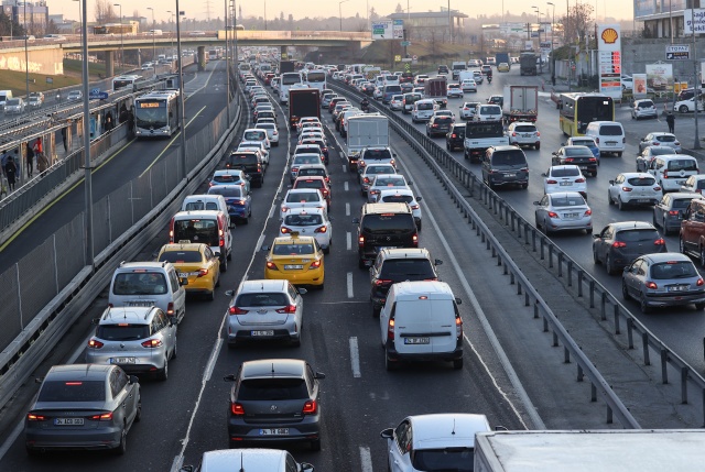İstanbul'da hafta,  kısıtlama sonrası hareketli başladı 4