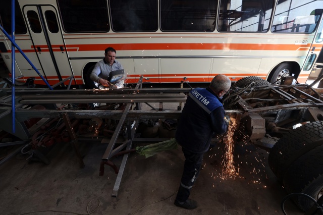 Eski otobüslere usta ellerden nostaljik dokunuş 10