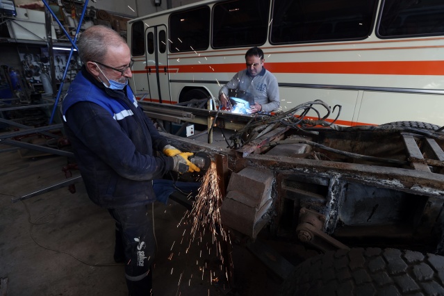 Eski otobüslere usta ellerden nostaljik dokunuş 12