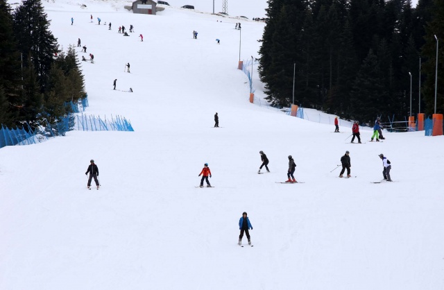 Ilgaz Dağı Kayak Merkezi'nde hafta sonu yoğunluğu yaşandı 4