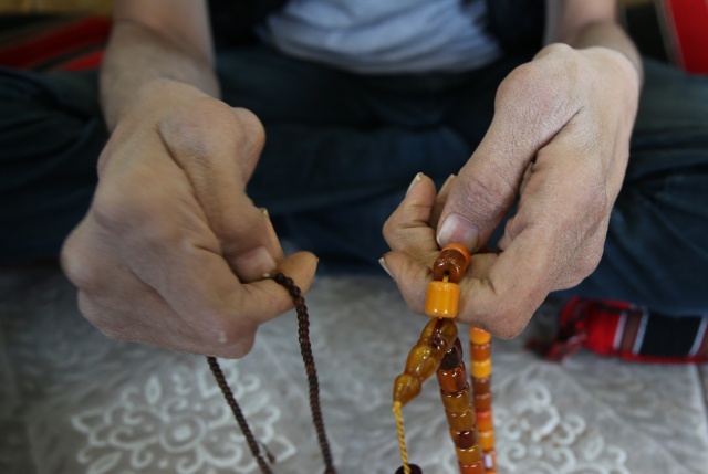 Dev adama boyuna uygun seccade,  tespih ve Kur’an-ı Kerim 1