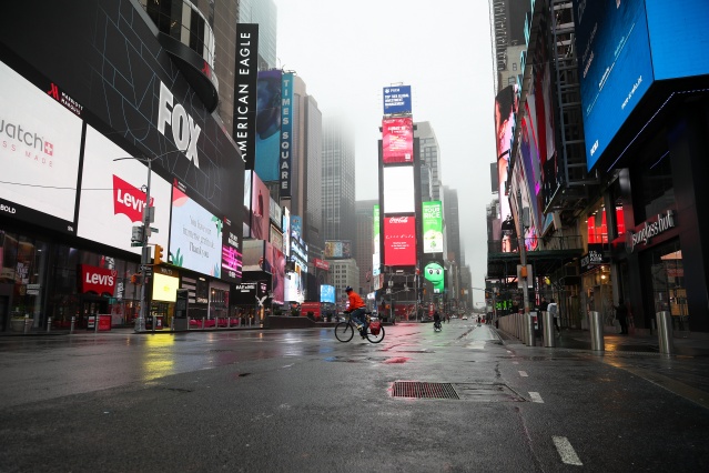 Kovid-19,  "küresel salgın" ilanının yıl dönümü 30