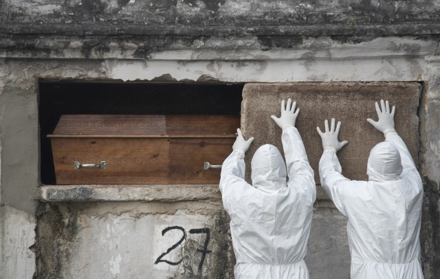 Kovid-19,  "küresel salgın" ilanının yıl dönümü 19