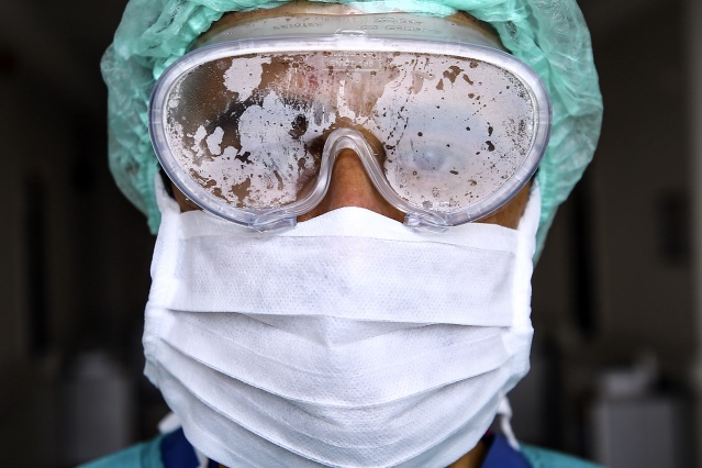 Kovid-19,  "küresel salgın" ilanının yıl dönümü 45