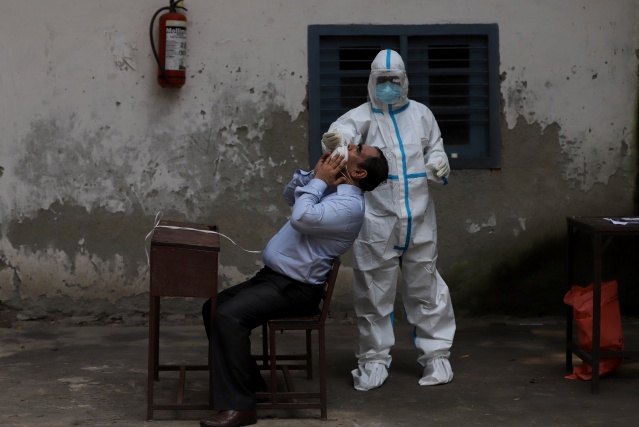 Kovid-19,  "küresel salgın" ilanının yıl dönümü 10