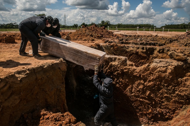 Kovid-19,  "küresel salgın" ilanının yıl dönümü 61