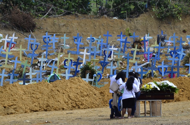 Kovid-19,  "küresel salgın" ilanının yıl dönümü 64