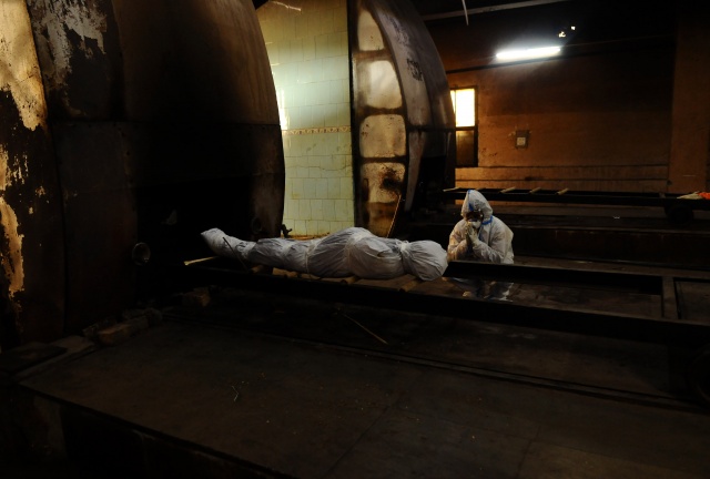 Kovid-19,  "küresel salgın" ilanının yıl dönümü 1