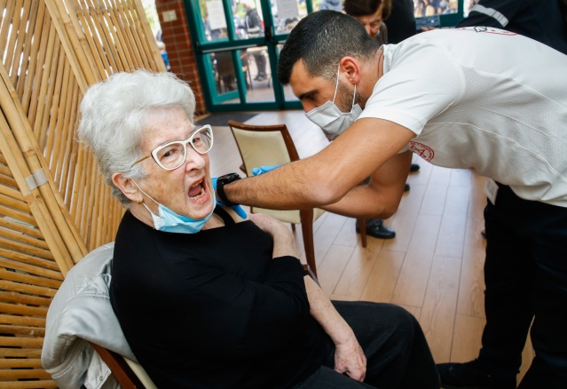 Kovid-19,  "küresel salgın" ilanının yıl dönümü 48