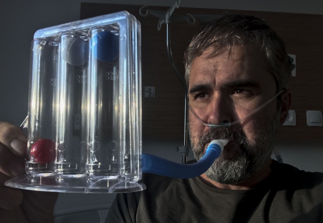 Kovid-19,  "küresel salgın" ilanının yıl dönümü 2