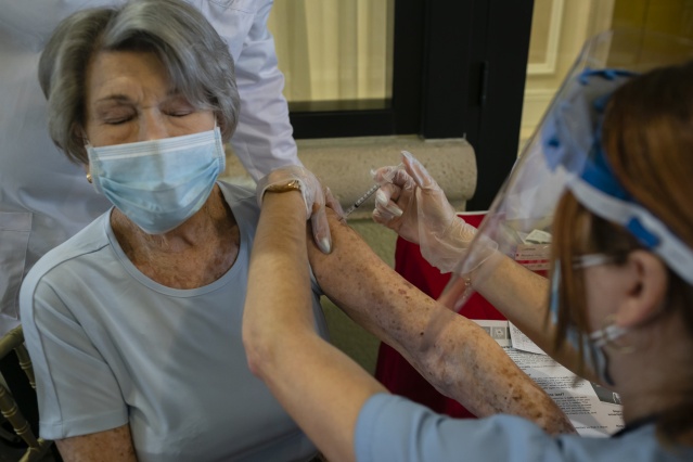 Kovid-19,  "küresel salgın" ilanının yıl dönümü 44