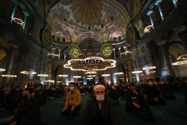 Kovid-19,  "küresel salgın" ilanının yıl dönümü 62