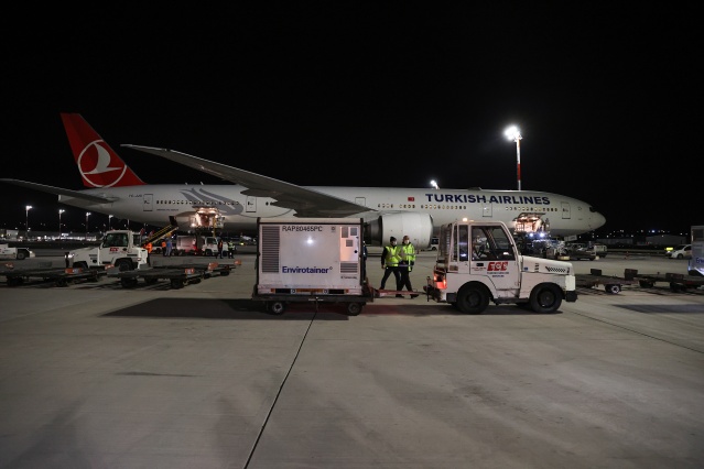 Kovid-19,  "küresel salgın" ilanının yıl dönümü 21