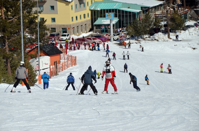 Cıbıltepe Kayak Merkezinde kayak keyfi devam ediyor 22
